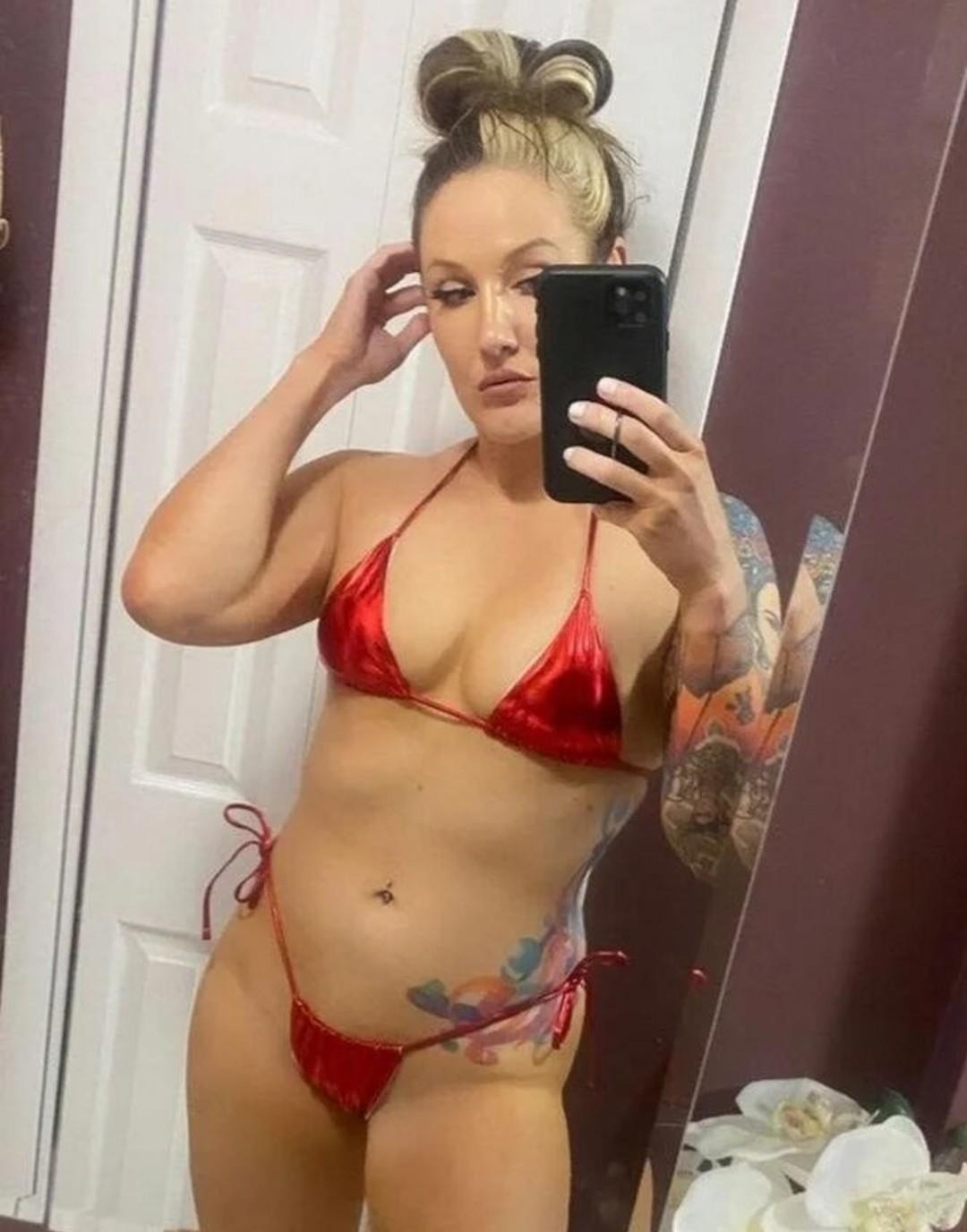 Photo full Allysin Kay